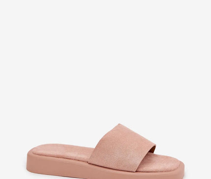 Claquettes classiques pour femmes en suédine écologique rose clair, montées sur une plateforme de 2,5 cm. Confortables et élégantes, elles sont idéales pour des tenues décontractées et s'accordent avec des robes, jupes ou pantalons.