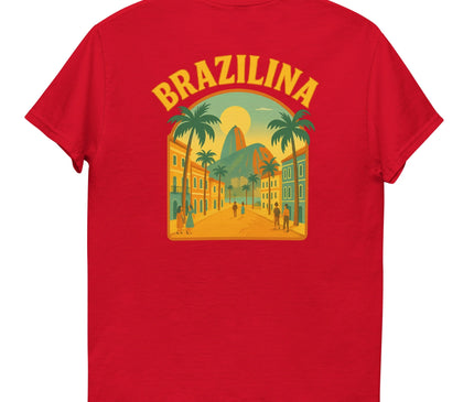 T-shirt rouge au design inspiré du Brésil avec un paysage tropical illustré comprenant des palmiers, des bâtiments colorés et une vue emblématique sur le Pain de Sucre sous un coucher de soleil vibrant, mettant en avant l'esprit festif et chaleureux de la culture brésilienne.