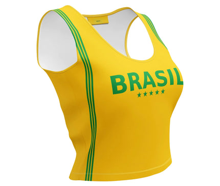 Haut sportif jaune aux accents brésiliens avec le texte 'BRASIL' en vert, accompagné de cinq étoiles et de lignes vertes latérales, symbolisant la culture, la fierté nationale et l'Énergie du Brésil.