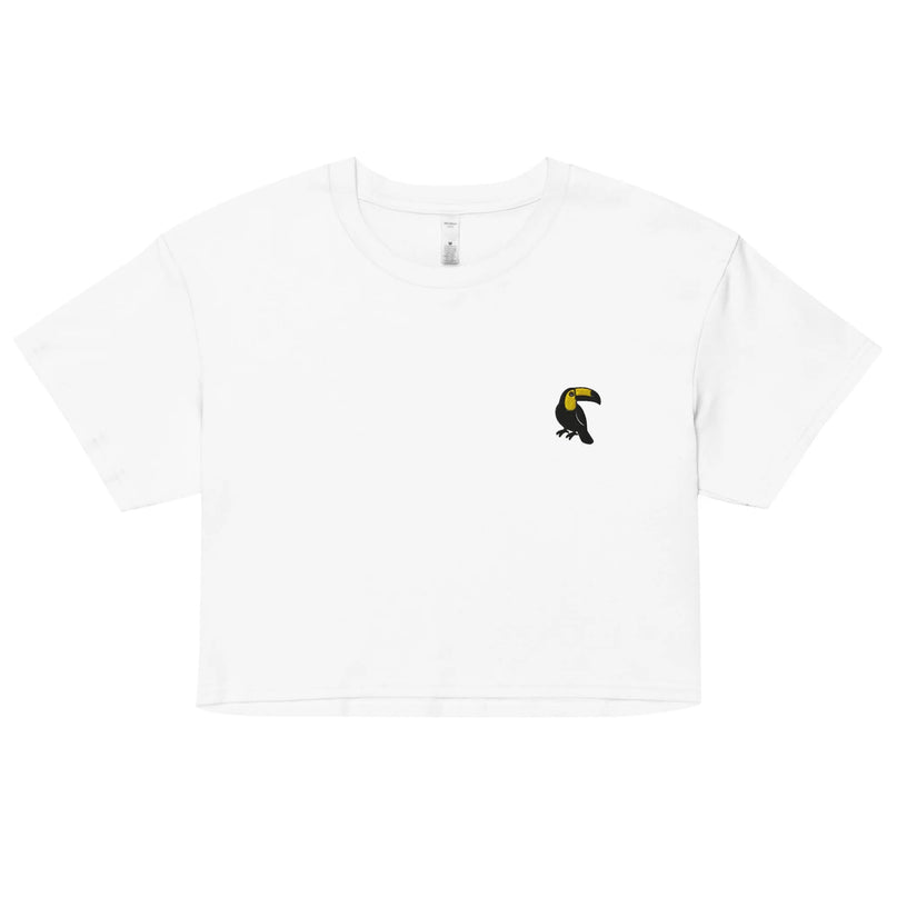 T-shirt blanc à design minimaliste avec motif de toucan noir et jaune, symbole de la faune et des forêts tropicales de l'Amazonie brésilienne. Vêtement moderne inspiré de la culture brésilienne, alliant élégance, simplicité et esprit tropical.