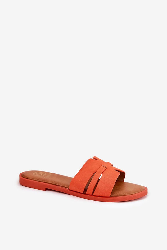 Sandale brésilienne orange à bout ouvert pour femmes, caractérisée par un design minimaliste et aéré. Inspirée du style de vie et de l'élégance décontractée des plages brésiliennes, avec une semelle confortable et des détails sophistiqués, idéale pour les journées estivales.