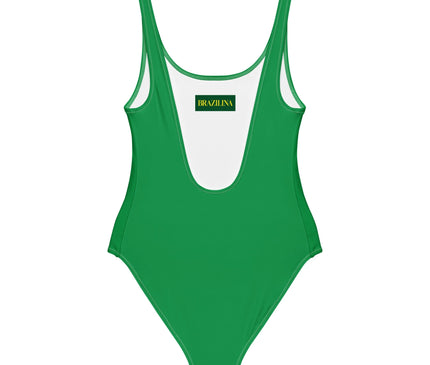 Maillot de bain une pièce vert inspiré par le Brésil, avec une coupe moderne et un design évoquant la culture brésilienne vibrante. Doté d'un dos échancré et orné du nom 'Brazilina', il reflète l'énergie festive des plages et l'esprit sportif du pays.
