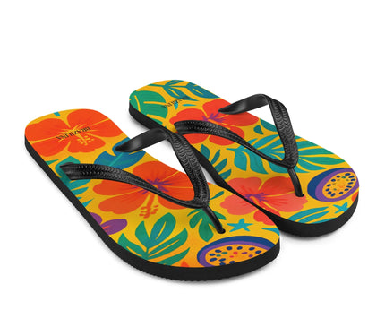Tongs aux motifs tropicaux colorés s'inspirant du Brésil avec des fleurs exotiques et des feuilles luxuriantes, idéales pour un style estival décontracté. Accessoires parfaits pour refléter l'esprit festif brésilien sur la plage ou lors de sorties ensoleillées.