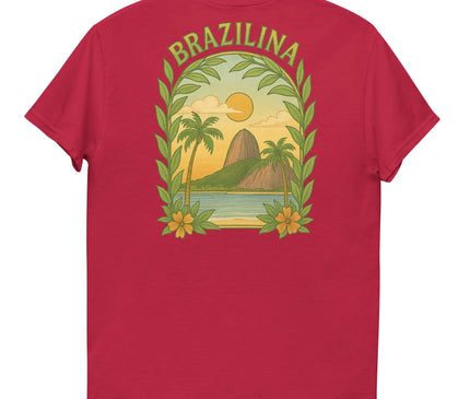 T-shirt rouge Brazilina avec un design inspiré par le Brésil, illustrant des palmiers, un coucher de soleil, des montagnes, et des feuilles luxuriantes, célébrant la beauté des paysages tropicaux et l'énergie festive du pays.