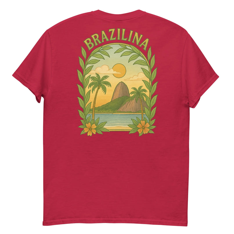 T-shirt rouge Brazilina avec un design inspiré par le Brésil, illustrant des palmiers, un coucher de soleil, des montagnes, et des feuilles luxuriantes, célébrant la beauté des paysages tropicaux et l'énergie festive du pays.