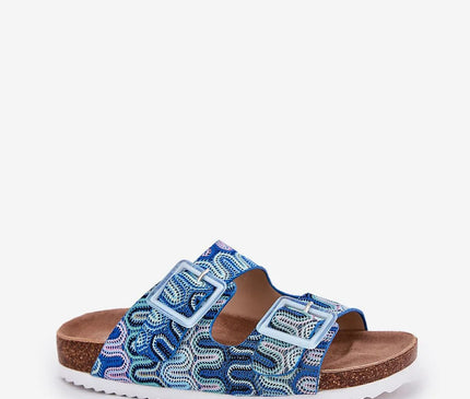 Sandales pour femmes avec motifs colorés en tissu, montées sur une plateforme en liège de 3 cm, équipées de deux brides ornées de boucles décorées de paillettes. Semelle intérieure profilée en daim pour un confort optimal, parfaites pour une tenue estivale élégante et légère.