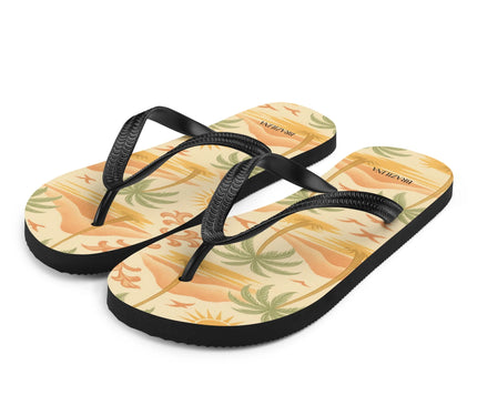 Tongs brésiliennes inspirées des paysages tropicaux, avec un design évoquant les plages de Copacabana et Ipanema, ornées de motifs de palmiers, soleil et nature luxuriante, sur une semelle beige et des brides noires, parfaites pour un style décontracté et estival.