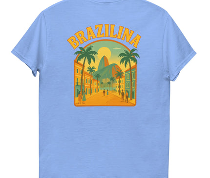 T-shirt bleu illustré avec un design vibrant et coloré inspiré du Brésil, comprenant des palmiers, une rue typique bordée de bâtiments colorés et une vue du Pain de Sucre en arrière-plan, évoquant l'énergie tropicale et festive de la culture brésilienne.