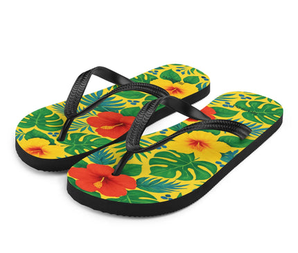 Tongs colorées avec motifs tropicaux inspirés de la flore brésilienne, représentant des hibiscus rouges, des fleurs jaunes et un feuillage luxuriant. Une ambiance estivale et exotique évoquant les plages et la nature du Brésil.