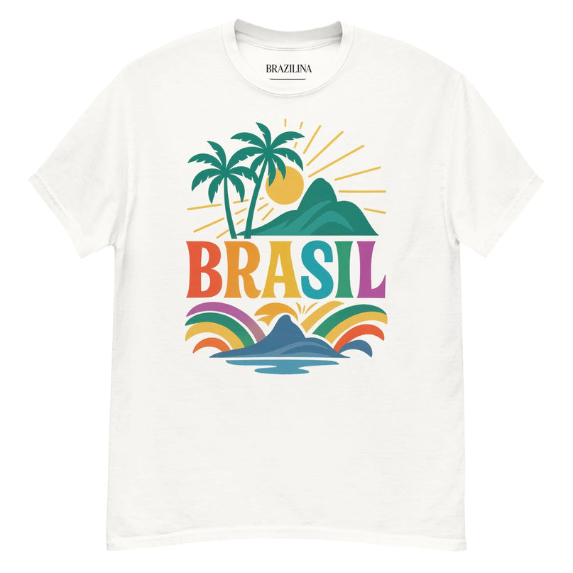 T-shirt blanc avec un design vibrant inspiré du Brésil, mettant en avant des palmiers, un soleil tropical, des montagnes et les lettres colorées 'BRASIL', représentant les paysages emblématiques et l'énergie festive de Rio de Janeiro et de la culture brésilienne.