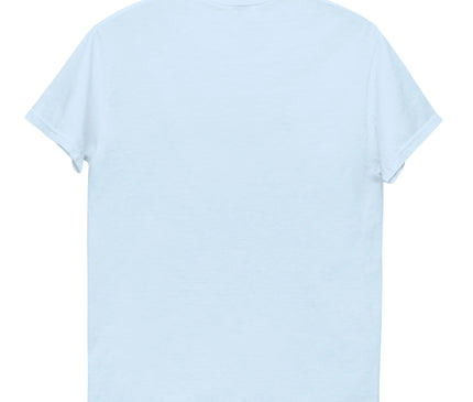 T-shirt hommage à l'Amazonie brésilienne, mettant en avant la richesse naturelle et culturelle du Brésil avec des motifs évoquant la biodiversité, comme un toucan et un jaguar, symboles emblématiques de la faune et flore tropicales.