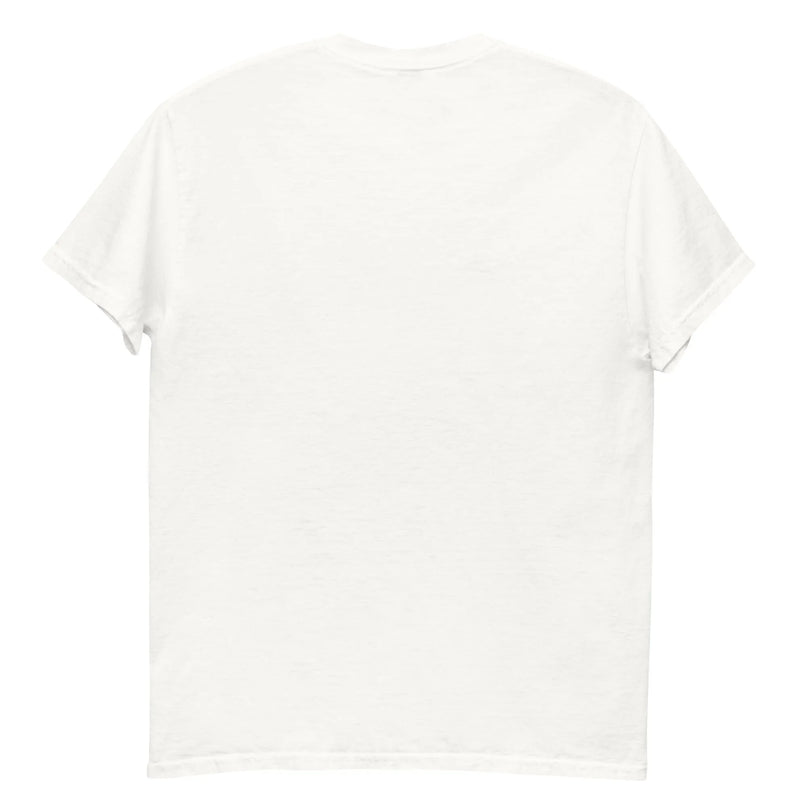 T-shirt blanc célébrant l'esprit de Rio de Janeiro, inspiré par les paysages naturels, les voiliers, les palmiers et l'énergie festive du Brésil. Un vêtement évoquant charme tropical et hommage aux plages ensoleillées de cette ville emblématique.
