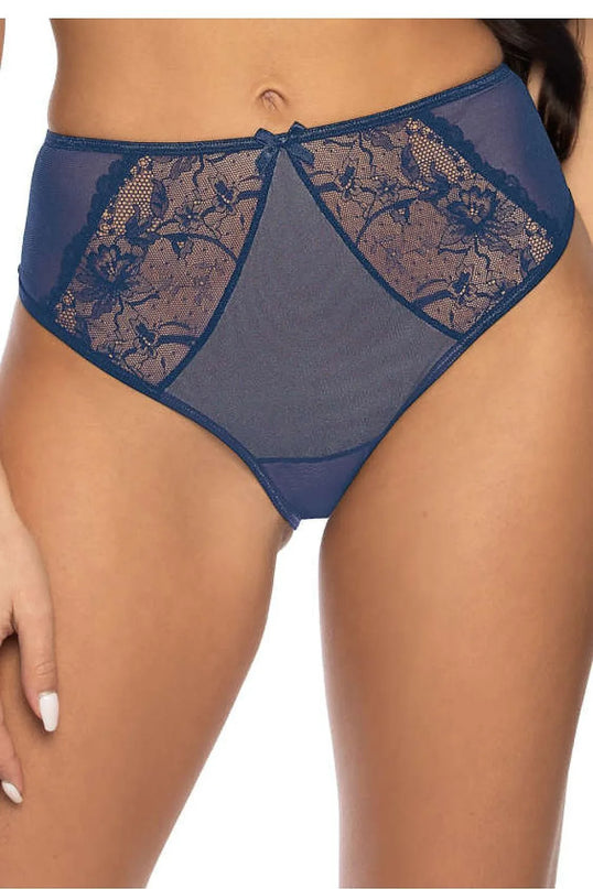 Culotte féminine en bleu marine avec dentelle élégante à l'avant et à l'arrière, maille élastique pour un ajustement parfait, design mettant en valeur les formes, composition 78 % polyamide, 16 % élasthanne et 6 % coton.