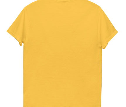T-shirt jaune uni représentant l'énergie tropicale et festive du Brésil, inspiré par la faune et la flore de la forêt amazonienne, idéal pour ajouter une touche de nature et de culture brésilienne à une garde-robe.