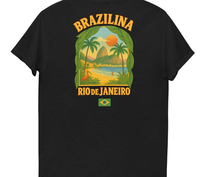T-shirt noir avec un imprimé vibrant inspiré de Rio de Janeiro, mettant en valeur des palmiers, un soleil couchant, une plage tropicale et le Pain de Sucre, accompagné des textes 'Brazilina' et 'Rio de Janeiro', avec un petit drapeau du Brésil en bas.