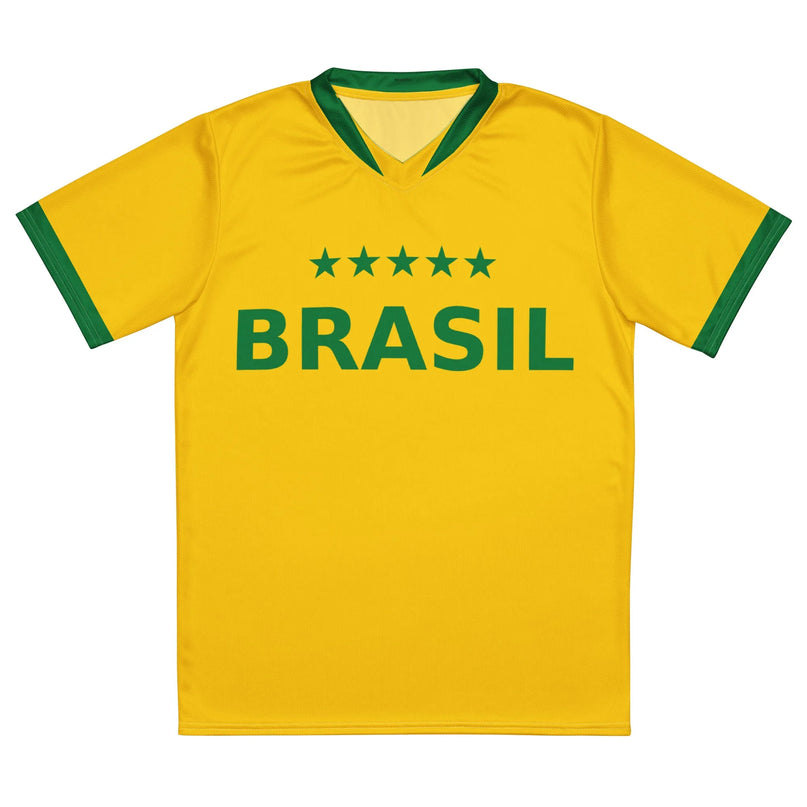Maillot de football jaune du Brésil avec l'inscription 'Brasil' en vert et cinq étoiles, reflétant l'esprit sportif et festif brésilien, idéal pour afficher un style vibrant et décontracté.