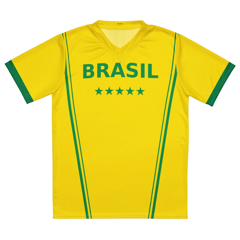 Maillot de football du Brésil jaune avec des détails verts, inspiré par la culture sportive brésilienne et l'énergie festive du pays. Le design met en avant l'inscription 'Brasil' en vert accompagné de cinq étoiles représentant l'histoire glorieuse du football brésilien. Parfait pour incarner l'esprit dynamique et chaleureux du Brésil.