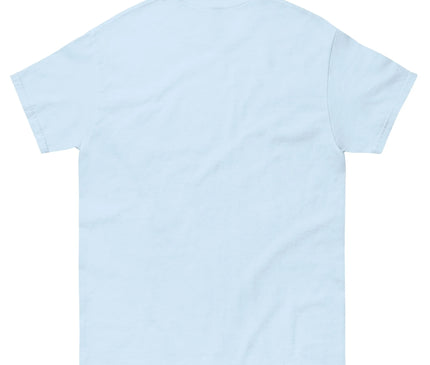 T-shirt unisexe en coton doux de couleur bleu clair, célébrant l'énergie et la culture vibrante du Brésil. Inspiré par l'esprit gagnant et les valeurs sportives brésiliennes, comme le football, véritable symbole national. Idéal pour afficher un style marqué par la joie de vivre et la fierté brésilienne.