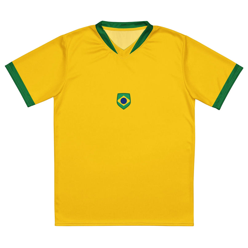 Maillot jaune et vert inspiré du football brésilien, représentant la fierté et l'énergie de la culture sportive du Brésil. Design épuré avec col et manches en vert, symbole d'appartenance à l'esprit brésilien.