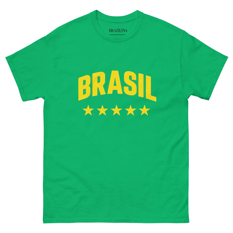 T-shirt vert avec l'inscription 'BRASIL' en jaune et cinq étoiles jaunes en dessous, célébrant l'héritage sportif et culturel du Brésil, symbole de sa fierté nationale et de son excellence dans des domaines comme le football.