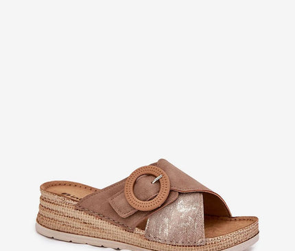 Sandales pour femmes Inblu avec semelle intérieure en cuir suédé naturel, talon compensé de 5 cm, design élégant avec boucle décorative et détails brillants, parfait pour les journées chaudes et les tenues décontractées.