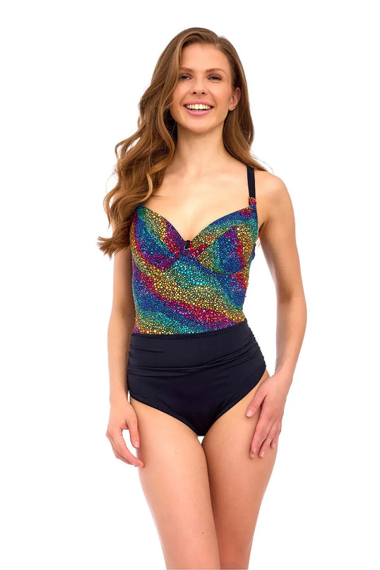 Maillot de bain inspiré de l'énergie et de la culture brésiliennes, avec un design coloré rappelant les carnavals de Rio de Janeiro et une coupe élégante combinée à une culotte taille haute noire. Parfait pour la plage ou la piscine.
