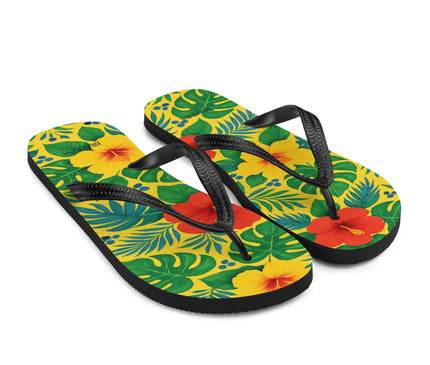 Tongs tropicales inspirées de la flore brésilienne, avec des motifs de fleurs d'hibiscus rouges et jaunes, feuillage luxuriant vert et touches exotiques, parfaites pour l'été et les plages ensoleillées.