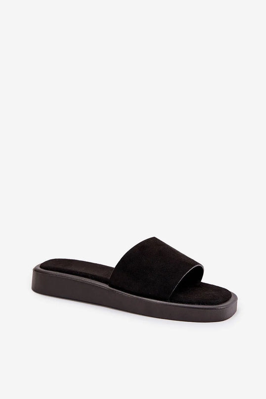 Sandales minimalistes en noir pour un style estival décontracté, inspirées par l'élégance et le charme brésiliens, idéales pour les promenades en bord de mer ou les soirées tropicales.