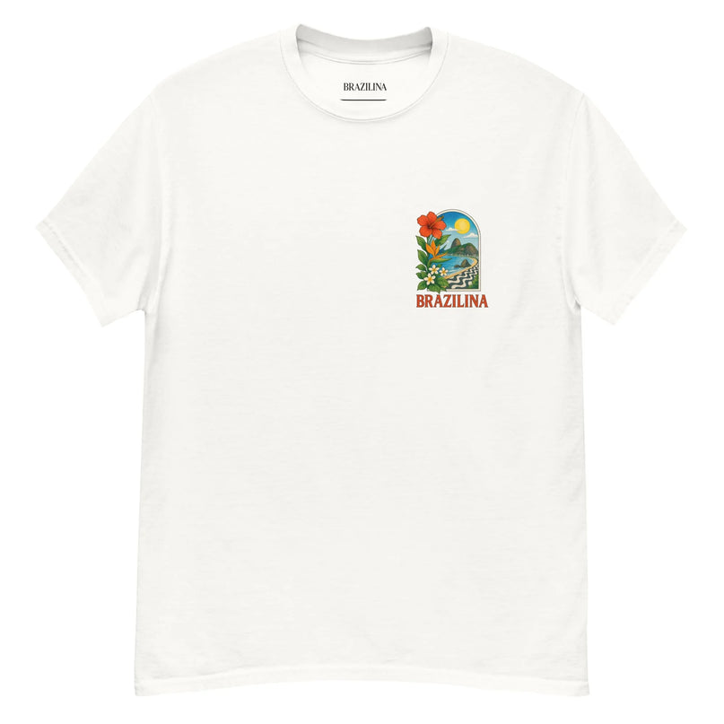 T-shirt blanc avec un design aux couleurs vibrantes du Brésil, présentant des motifs inspirés de paysages tropicaux, de fleurs exotiques et d'une ambiance festive avec l'inscription 'Brazilina'. Un vêtement qui incarne l'authenticité et la richesse de la culture brésilienne.