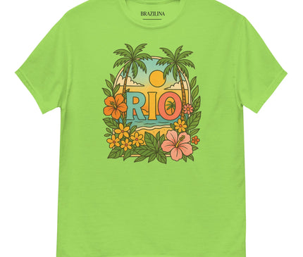 T-shirt vert avec un design tropical inspiré du Brésil, mettant en avant des palmiers, des fleurs exotiques, un coucher de soleil et le texte 'RIO' au centre. Ce motif vibrant évoque les paysages ensoleillés et festifs de Rio de Janeiro, complété par une ambiance tropicale chaleureuse et colorée.
