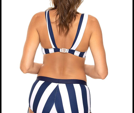 Vue arrière d'un maillot de bain inspiré des plages tropicales du Brésil, avec des rayures verticales bleu marine et blanches, conçu pour le confort et l'élégance décontractée, reflétant la culture brésilienne et parfait pour une ambiance estivale.