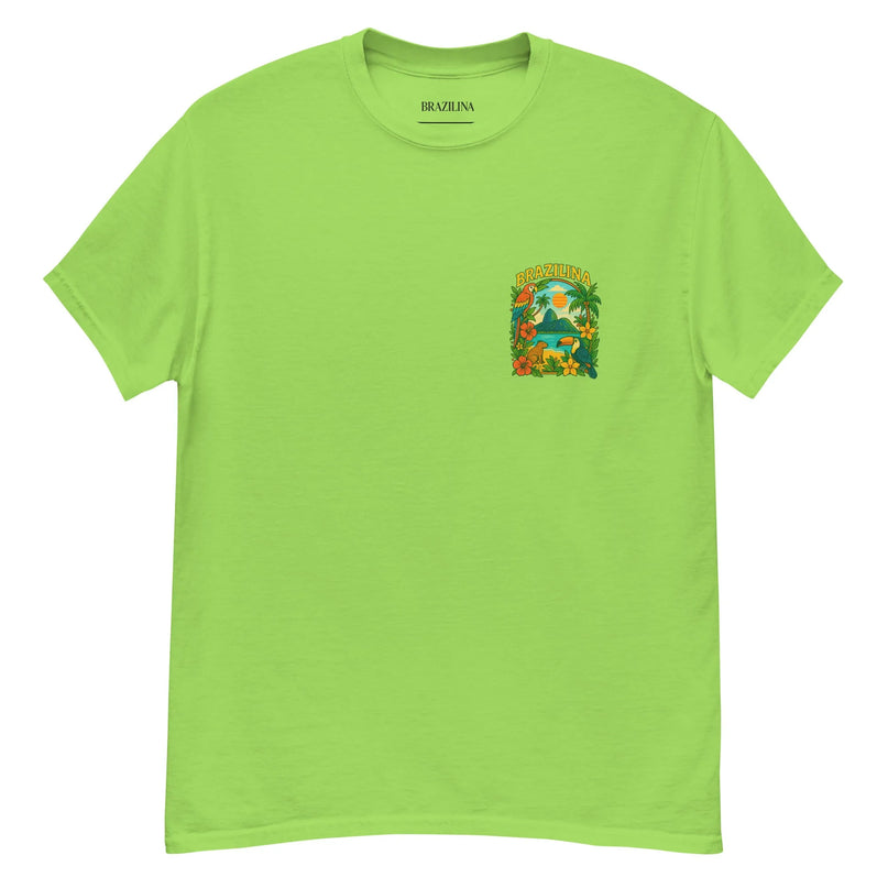T-shirt vert tropical avec motif illustré représentant des palmiers, des fleurs exotiques et des paysages emblématiques du Brésil. Le design vibrant évoque la biodiversité et la chaleur festive de la culture brésilienne, idéal pour un style décontracté et coloré.