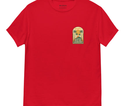 T-shirt rouge inspiré du Brésil avec un design Rio de Janeiro, affichant des palmiers et une ambiance tropicale rappelant les plages et la nature luxuriante brésiliennes. Idéal pour un style détendu et festif évoquant l'élégance du mode de vie brésilien.