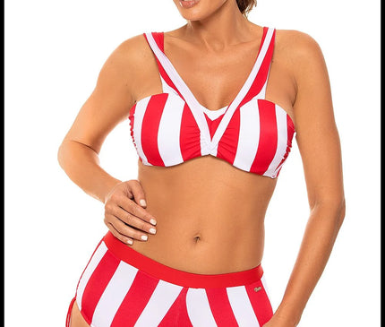 Maillot de bain deux pièces rouge et blanc à rayures pour petites et moyennes poitrines. Haut push-up avec bretelles larges ajustées et culotte stretch taille basse avec cordons de serrage. Conception en tissu italien Carvico Tessuti, parfait pour une coupe élégante et confortable.