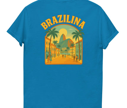 T-shirt bleu avec un design vibrant inspiré du Brésil, mettant en avant une scène tropicale avec des palmiers, des bâtiments colorés et des silhouettes humaines sur une avenue ensoleillée, avec une montagne en arrière-plan et le texte 'Brazilina' en lettres jaunes.