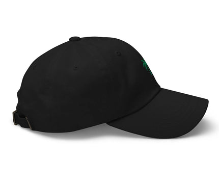 Casquette noire avec un palmier brodé en vert sur le côté, s'inspirant de l'esprit tropical et chaleureux du Brésil. Accessoire décontracté et élégant, parfait pour un style exotique et relaxant rappelant les paysages brésiliens et les plages paradisiaques.
