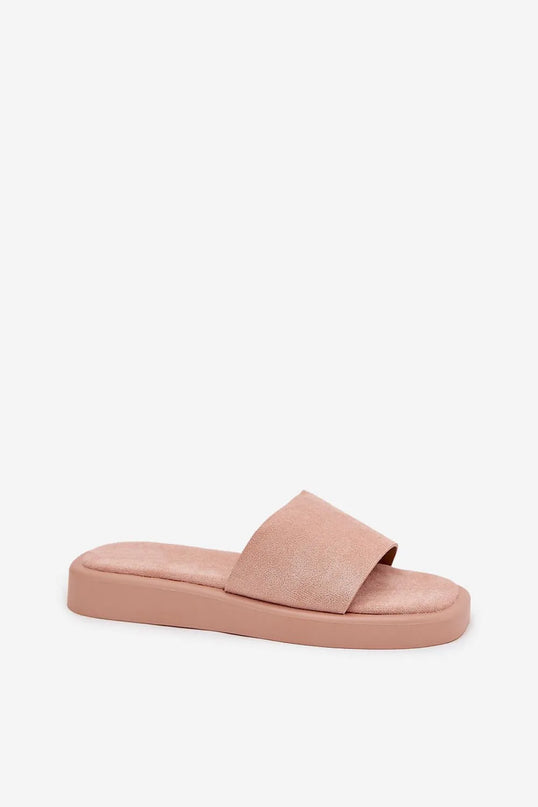 Claquettes classiques pour femmes en suédine écologique rose clair, montées sur une plateforme de 2,5 cm. Confortables et élégantes, elles sont idéales pour des tenues décontractées et s'accordent avec des robes, jupes ou pantalons.