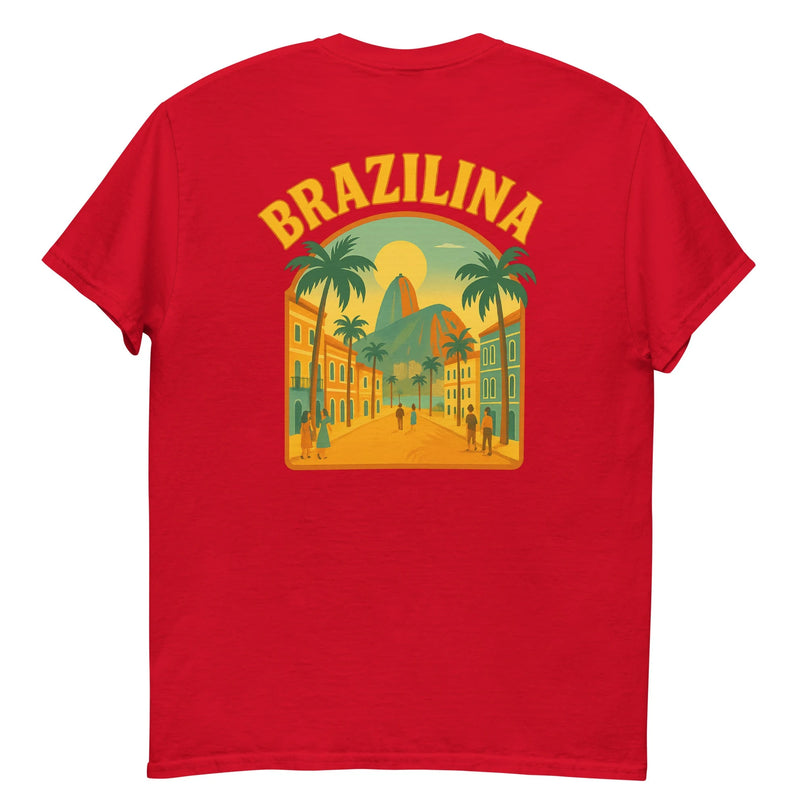 T-shirt rouge au design inspiré du Brésil avec un paysage tropical illustré comprenant des palmiers, des bâtiments colorés et une vue emblématique sur le Pain de Sucre sous un coucher de soleil vibrant, mettant en avant l'esprit festif et chaleureux de la culture brésilienne.