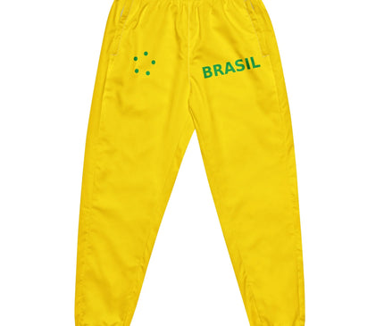 Pantalon jaune esprit brésilien avec détails verts, marqué 'BRASIL', inspiré par la culture et l'énergie festive du Brésil, idéal pour un look décontracté et stylé.