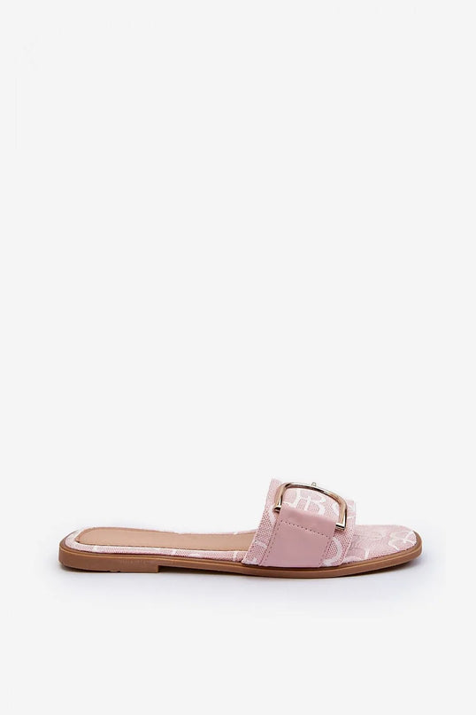 Sandales chic et confortables inspirées du mode de vie brésilien, avec design rose et détail de boucle dorée, parfaites pour un style décontracté et raffiné, évoquant les tendances des plages de Copacabana et São Paulo.
