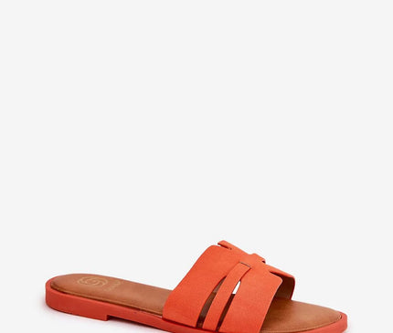 Sandale brésilienne orange à bout ouvert pour femmes, caractérisée par un design minimaliste et aéré. Inspirée du style de vie et de l'élégance décontractée des plages brésiliennes, avec une semelle confortable et des détails sophistiqués, idéale pour les journées estivales.