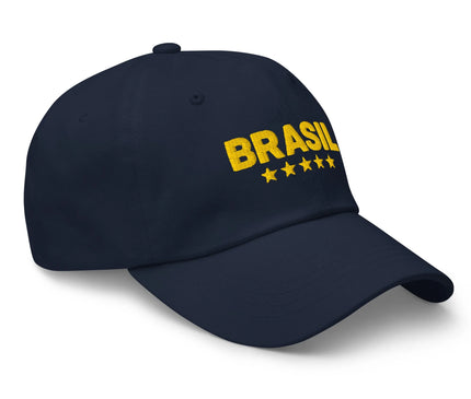 Casquette bleu marine ornée de l'inscription 'Brasil' en broderie jaune, accompagnée de cinq étoiles symbolisant les victoires du Brésil en football, un produit célébrant la culture et la fierté sportive brésilienne.
