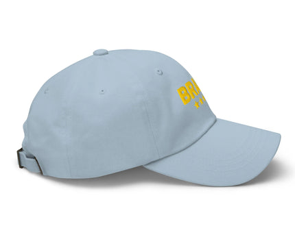 Casquette bleue au design brésilien avec broderie jaune 'BRASIL' et étoiles, célébrant les victoires sportives et l'esprit national du Brésil. Accessoire élégant et décontracté reflétant la culture brésilienne et sa passion pour le football.