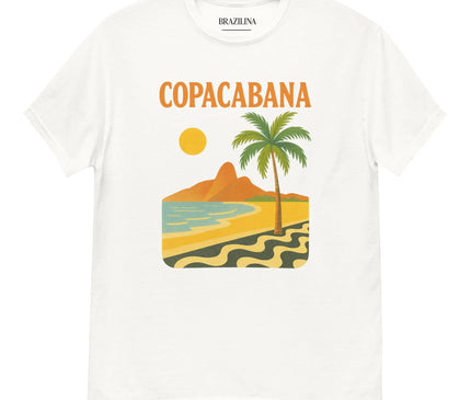 T-shirt blanc inspiré de la culture brésilienne avec un design tropical mettant en avant la plage de Copacabana. Illustration colorée représentant un palmier, la mer scintillante, du sable doré et des montagnes en arrière-plan, évoquant les paysages emblématiques de Rio de Janeiro.
