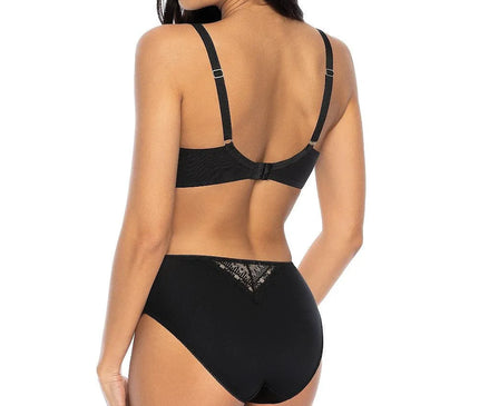 Sous-vêtement glamour noir pour femme, inspiré par le style brésilien avec des détails en dentelle fine, élégance naturelle et coupe ajustée pour sublimer la silhouette.