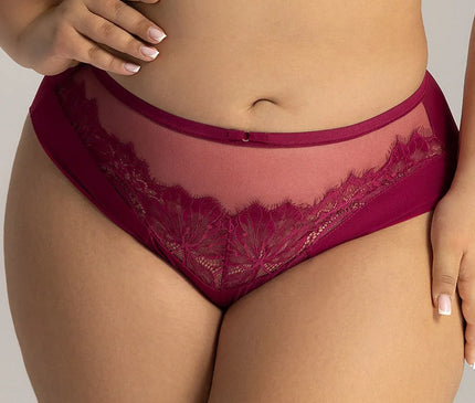 Sous-vêtement femme en dentelle rouge bordeaux inspiré de l'élégance et de la sensualité brésiliennes. Design raffiné avec des détails en dentelle fine, célébrant la féminité et le savoir-faire artisanal du Brésil. Sublime toutes les silhouettes avec une touche sophistiquée et festive.