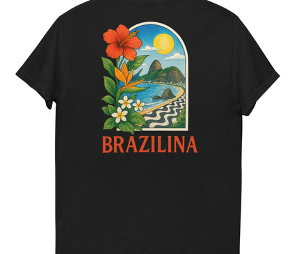 T-shirt noir inspiré de la culture brésilienne, avec un motif vibrant représentant des fleurs exotiques, un paysage tropical en bord de mer, le célèbre motif de trottoir de Copacabana et un soleil éclatant, accompagné du texte 'Brazilina'. Un style coloré et joyeux célébrant l'âme et la nature du Brésil.