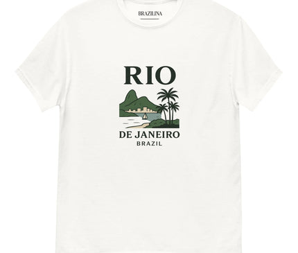 T-shirt blanc célébrant Rio de Janeiro avec un design représentant le Pain de Sucre, des voiliers et des palmiers, accompagné du texte 'Rio de Janeiro, Brazil'. Parfait pour promouvoir le charme naturel et l'énergie festive de cette ville brésilienne emblématique.