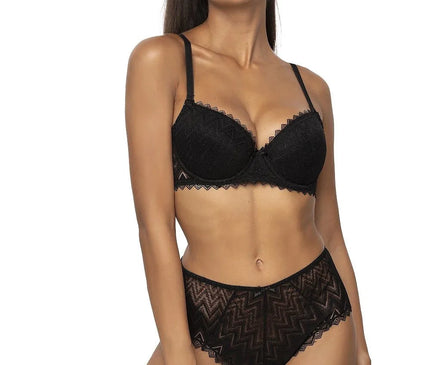 Culotte noire taille haute pour femme Elif en dentelle délicate avec motif zigzag, décorée d'un nœud subtil à l'avant et d'une bordure en dentelle légère et raffinée. Le dos est en double tulle et conçu pour allier élégance et confort. Présentée avec un soutien-gorge push-up assorti dans un ensemble féminin et sensuel, idéal pour le quotidien ou les grandes occasions.