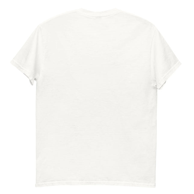T-shirt blanc incarnant l'esprit vibrant du Brésil, avec un design moderne et audacieux, parfait pour exprimer la joie de vivre, la créativité et l'énergie du pays. Idéal pour un look décontracté ou un événement culturel célébrant la diversité et la chaleur brésilienne.